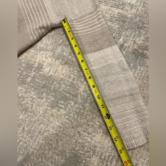 Express Asymmetrical Knit Sweater Wool Blend Size XSmall Neutral Beige Tan Ivory - Picture 10 of 10